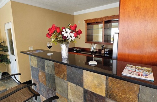 Juba Sound Cottage | Cozy Private 1-Bedroom Cottage With Pool, Near Beach, Restaurant and Activities