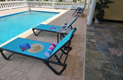 Juba Sound Cottage | Cozy Private 1-Bedroom Cottage With Pool, Near Beach, Restaurant and Activities