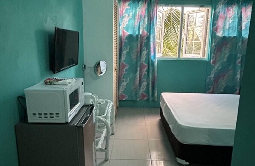 Rodney Bay Hotel | Cozy Single & Double Room Suites