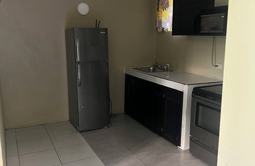 Constant Spring Apartment | Cozy studio with 2 queen size bed in serene Kingston with AC
