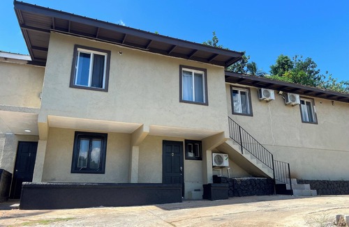 Constant Spring Apartment | Cozy studio with 2 queen size bed in serene Kingston with AC