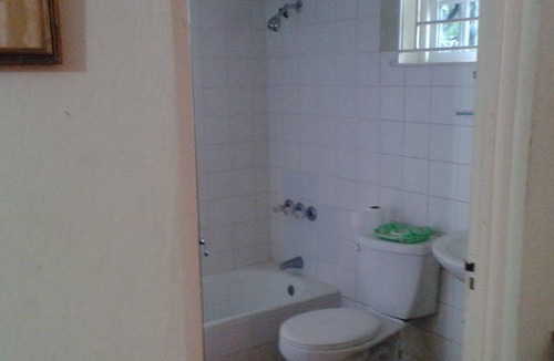 Saint Andrew House | Cozy Victorian Homestay, Kingston, Jamaica