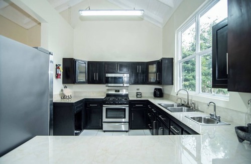 Montego Bay House | Cozy Villa in Montego Bay