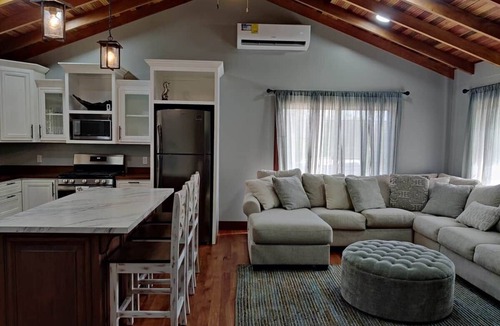 Spanish Lookout Cottage | Cozy Yellow Cottage