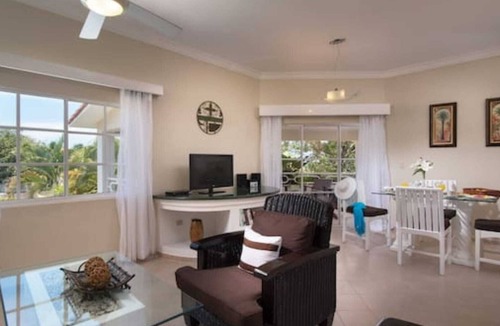 Los Brazos Resort | Crown Penthouse Suite Steps to Beach Pools All‑Inclusive Access