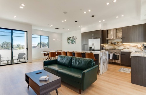 Mid City House | Curson Compound 2034 & 2036 9 bedroom