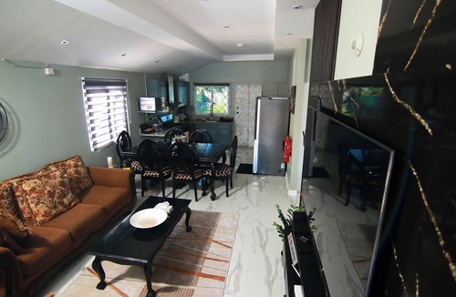 Old Harbour House | CW Palace Wifi and Air Conditioning