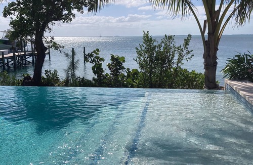 Great Guana Cay House | Deal July 18-25 Luxury Waterfront 6BR home, infinity pool, boat dock, kayak, SUP