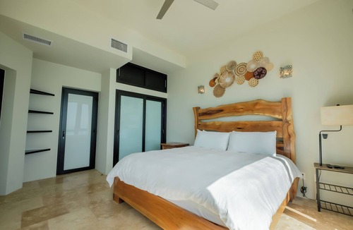 San Pedro Hotel | Deluxe Oceanfront Suite A3- Pool/Jacuzzi/Heart of town