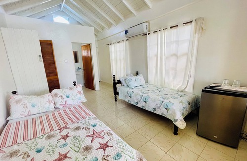 Mayreau Island Hotel | Dennis' Hideaway