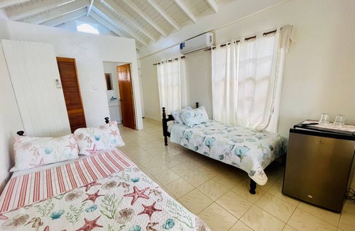 Mayreau Island Hotel | Dennis' Hideaway