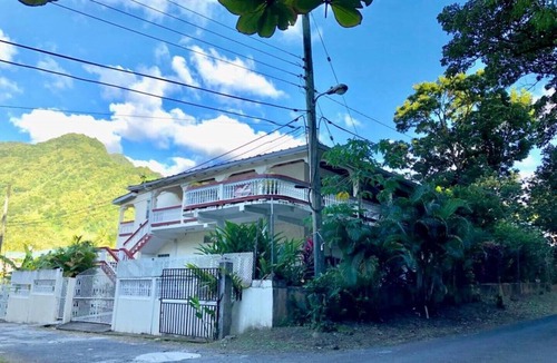 Soufriere House | Diamondview couples (Pineapple)