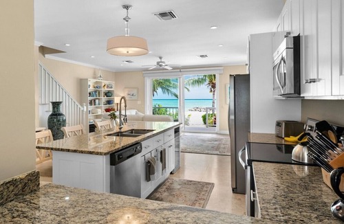 Palm Cay Villa | Directly on the Beach. Peaceful and Relaxing.