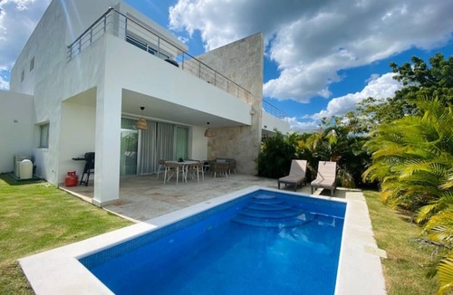 El Soco Villa | Elegant and spacious villa with pool and jacuzzi near the beach