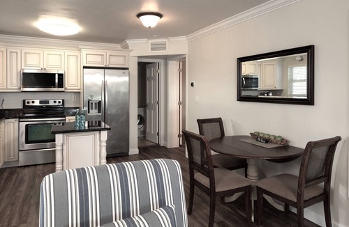 Bahama Reef Hotel | Dolphin Cove - Adults Only