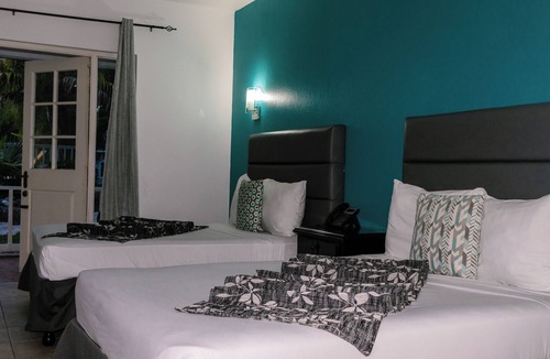 Port Royal Bed & Breakfast | Double Bed Garden and Pool View