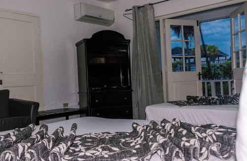Port Royal Bed & Breakfast | Double Bed Garden and Pool View