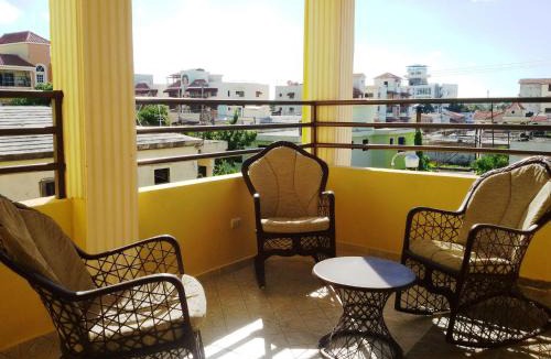 Corales del Sur House | Double Room Near SDQ Airport Fast Wi-Fi Free Parking