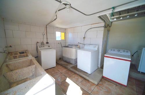 Corales del Sur House | Double Room Near SDQ Airport Fast Wi-Fi Free Parking