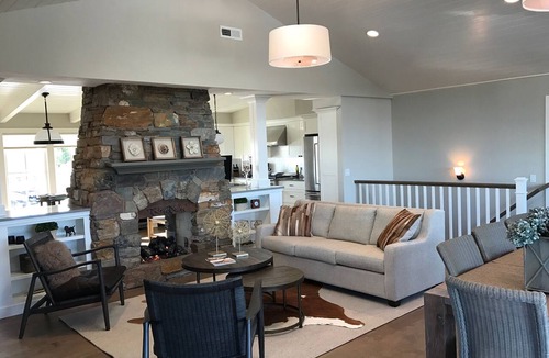 Dundee House | Dundee Hills. 3 Primary Suites! Exquisite Oregon Wine Country Experience