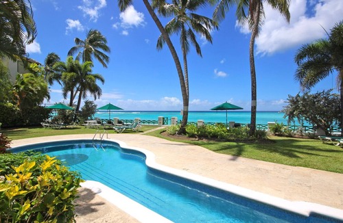 Saint Lawrence Apartment | Easy-Going Beachfront Apartment with Pool - Leith Court 11