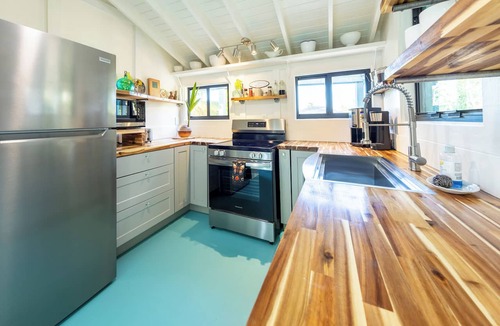 Spanish Wells House | EDEN Historical home, restored with all modern amenities, 2 minute walk to beach