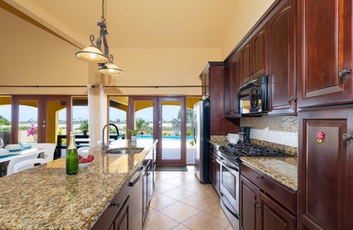 Esmeralda Villa | Elegant Villa with stunning view - rooftop deck and private pool - 3 bed 3 bath