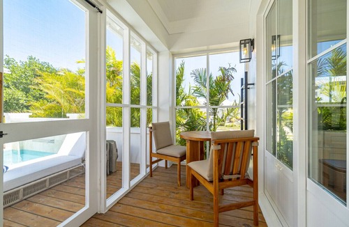San Pedro Cottage | Endless Summer C &Mistico Beach Club+Boat Shuttle