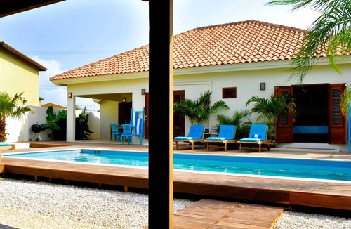 Bubali Villa | Endless Summer - Stunning 3-bedroom Vacation Villa located in Noord.