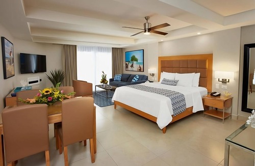 Oranjestad-West Hotel | Enjoy A Hassle-Free Stay! Kitchen, Pool, Free Parking Onsite