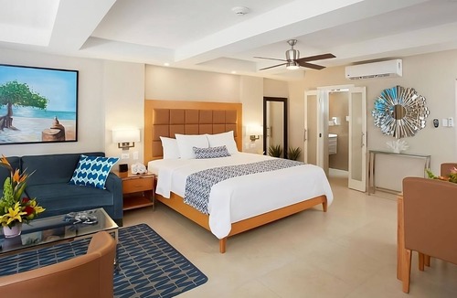 Oranjestad-West Hotel | Enjoy A Hassle-Free Stay! Kitchen, Pool, Free Parking Onsite