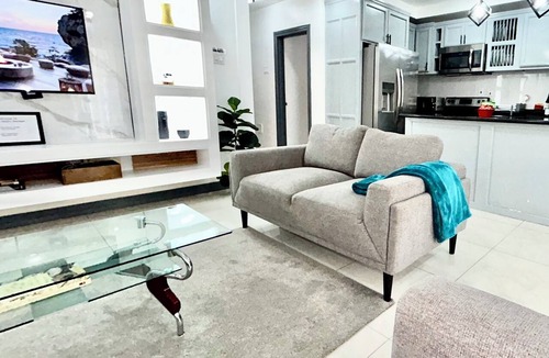 Barbican Apartment | Enzo’s Suite Escape | Stylish 1BR in Liguanea