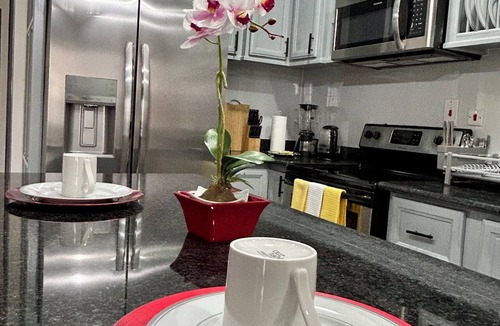 Barbican Apartment | Enzo’s Suite Escape | Stylish 1BR in Liguanea