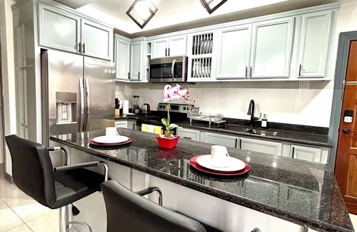 Barbican Apartment | Enzo’s Suite Escape | Stylish 1BR in Liguanea