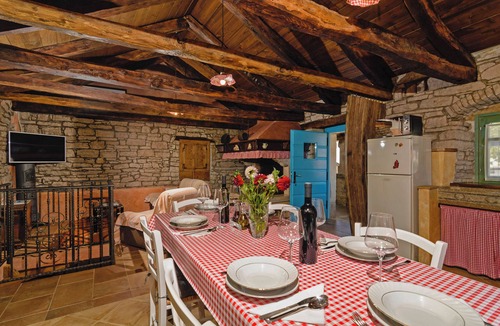 Heki House | Erisa in Trošti (Haus für 6 Personen)