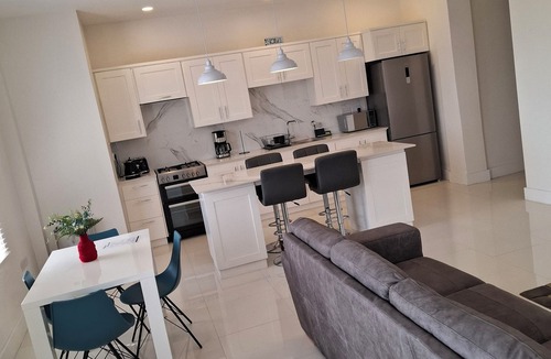 Westerhall Apartment | Escape360 Condo 1 - Sea Views, Luxurious & Modern