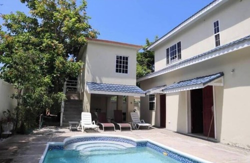 Tower Isle House | exotic beach & villa with WiFi, AC in tranquil Tower Isle with pool