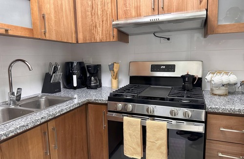 Cerro Alto Apartment | Experience rustic elegance in our 3-bed, 2-bath master suite, complete with a king-size bed and a fully equipped kitchen. Enjoy an elegant living room, a spacious dining area, and a perfect balcony for relaxing. Complex amenities include a gym, pool