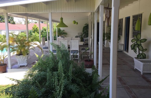 Runaway Bay Villa | Experience The Ultimate Relaxation at Our Luxurious Full-Service Villa!