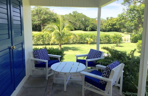 Runaway Bay Villa | Experience The Ultimate Relaxation at Our Luxurious Full-Service Villa!