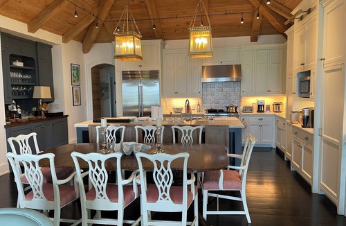Dunmore Town House | Exquisite Bay front Estate, dockage 100' boat, LG pool, close to town and beach.