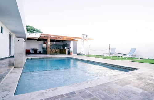 Bubali House | Family/Friends house-10 min from the beach