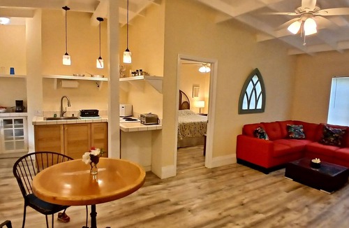 Cockburn Town Hotel | Few steps from the ocean, Two bedrooms apartment-CORAL GARDENS-Grand Turk Island