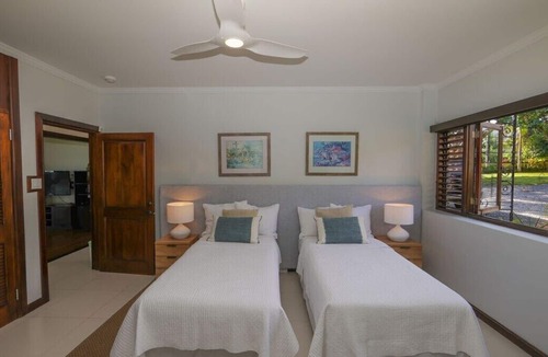 Mammee Bay Villa | Four Winds 5-BEACHFRONT, TENNIS, LUXURY, SNORKELING! OCHO RIOS! FULLY STAFFED!