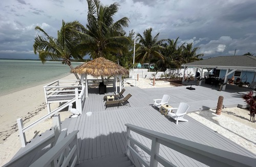 Cherokee House | Frigate House at Coconut Island OCEAN FRONT with POOL!! on Casaurina Beach