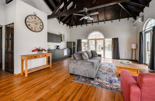 Santa Cruz House | From its exclusive nature location, the secluded villas embrace open-air layouts.
