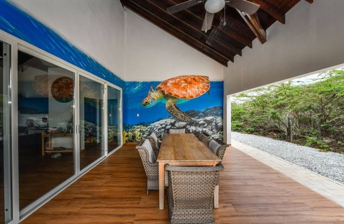 Santa Cruz House | From its exclusive nature location, the secluded villas embrace open-air layouts.