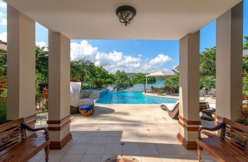 Discovery Bay Villa | Fully Staffed Luxurious 9 Bedroom Beachfront Villa in Discovery Bay.