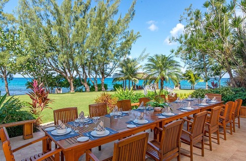 Discovery Bay Villa | Fully Staffed Luxurious 9 Bedroom Beachfront Villa in Discovery Bay.