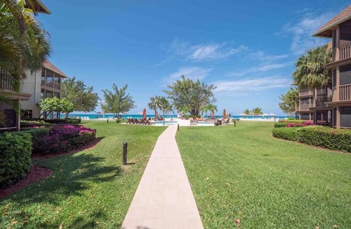 Seven Mile Beach Apartment | Garden View Unit at Plantana Condominiums